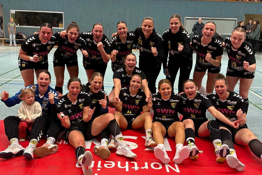 Derbysieger und weiter Tabellenführer ! (1. Damen)